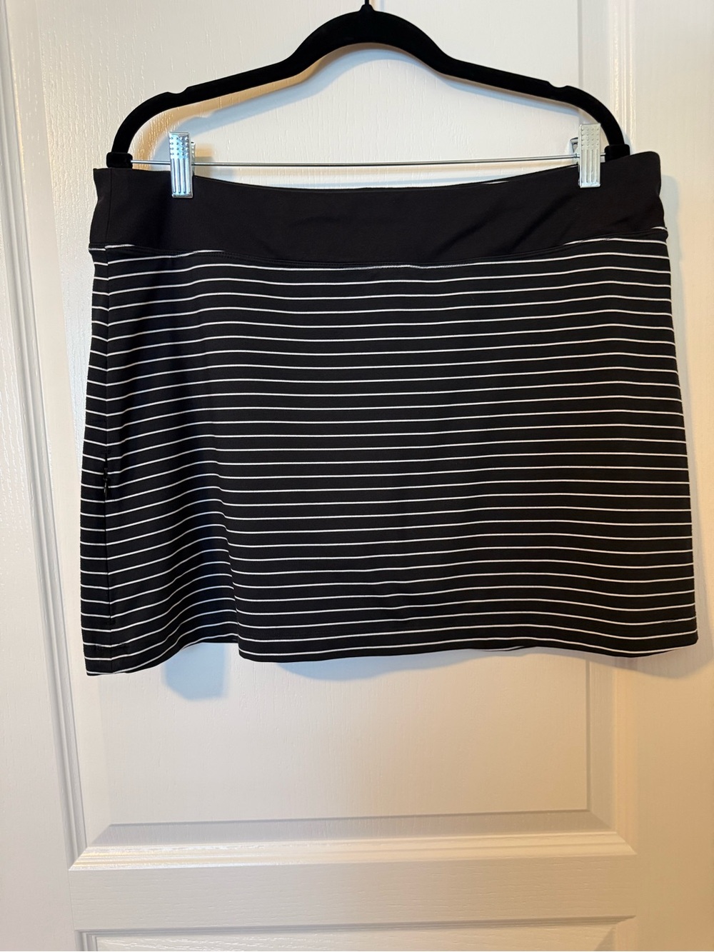 Athleta Black and White Striped Women’s Skort